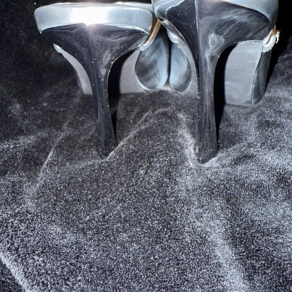 Cape Robbin Metallic Silver Lamb Statement Pointed Toe Mule Heels Sz 8.5 - Picture 8 of 17
